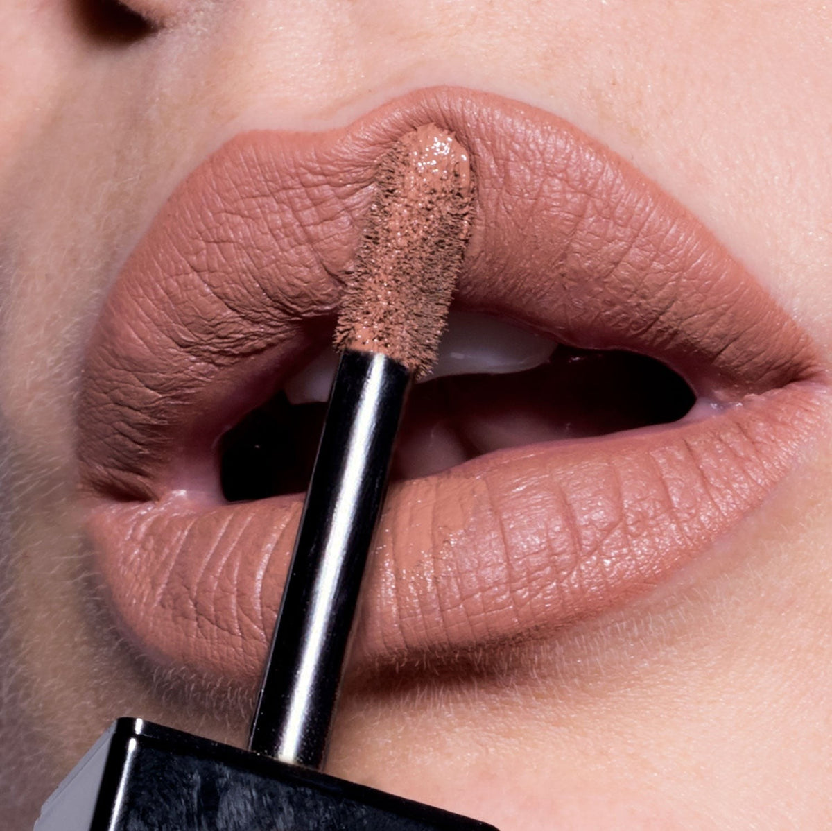 Velvet Couture Nougat - LH Cosmetics