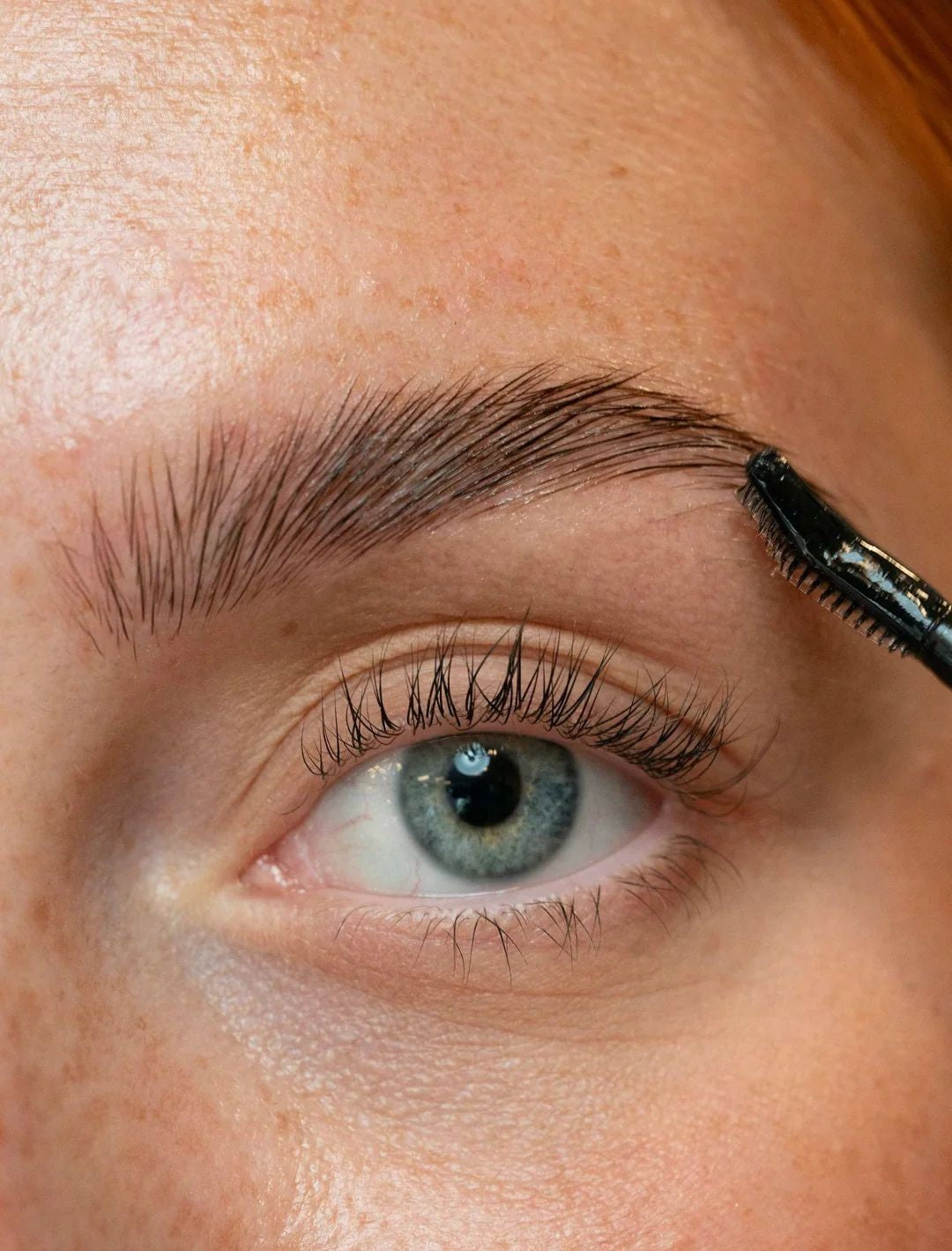 The brow wax - LH Cosmetics