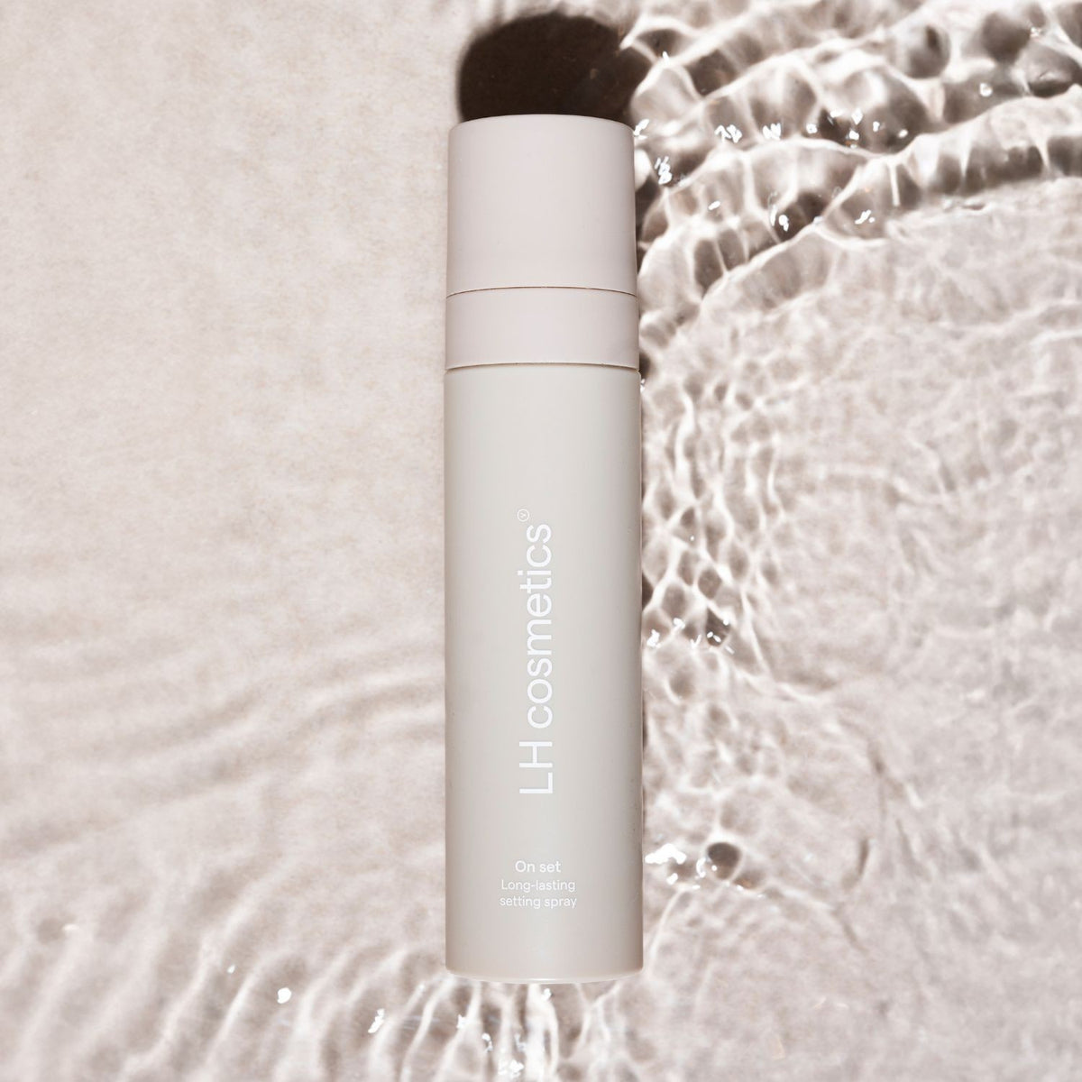 On set Long-lasting setting spray - LH Cosmetics