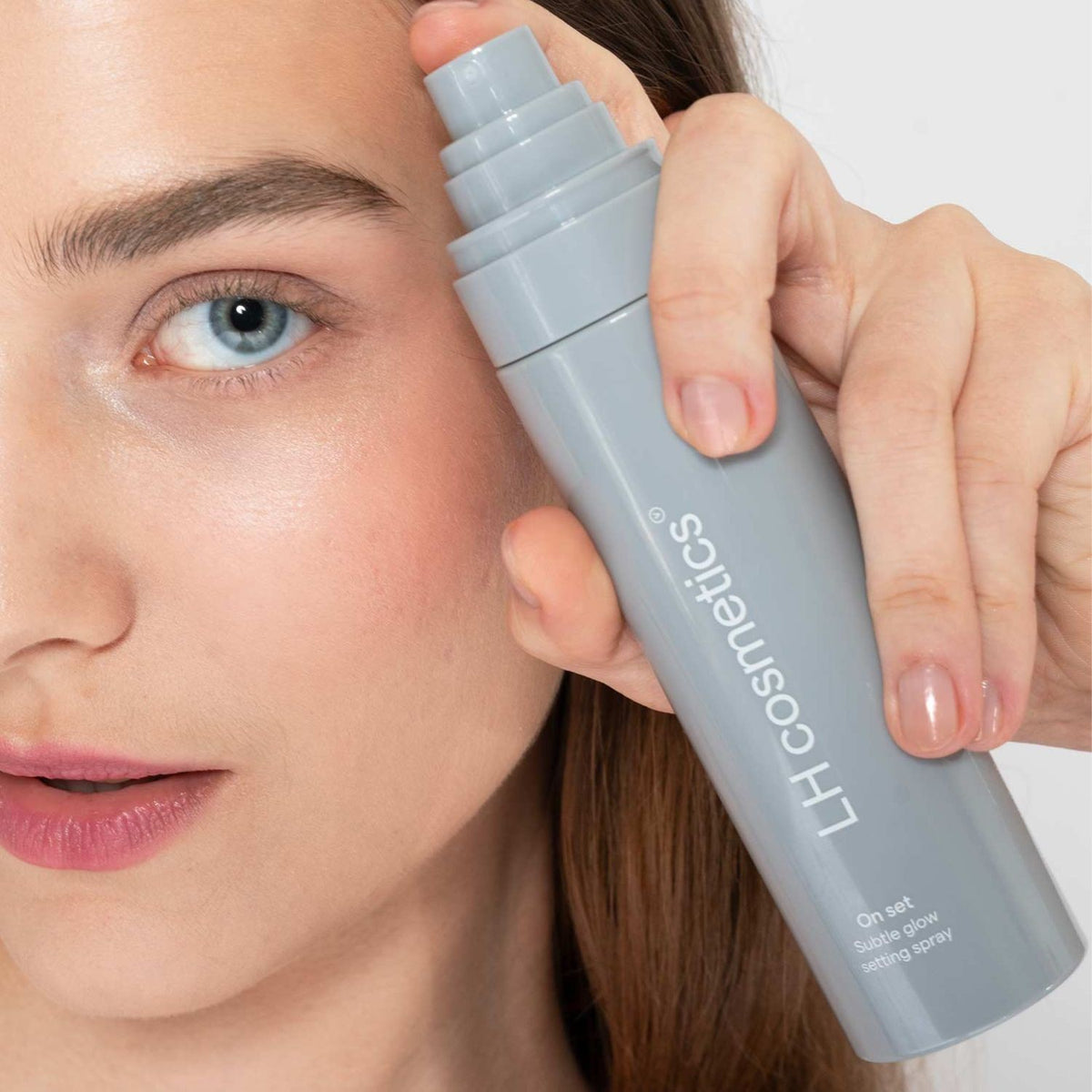 On set Subtle Glow Setting Spray - LH cosmetics