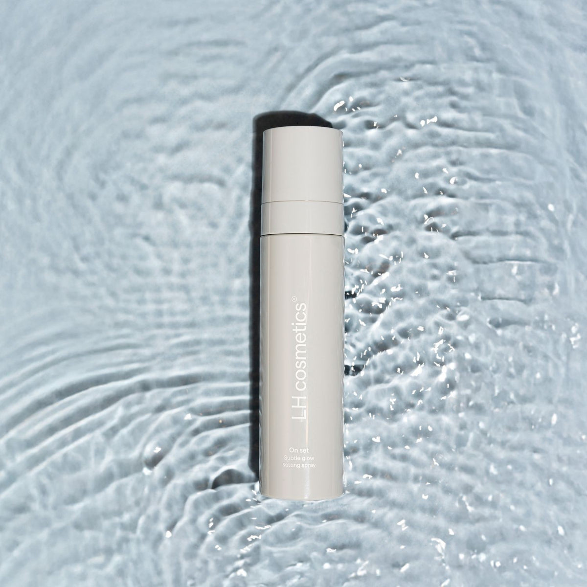 On set Subtle Glow Setting Spray - LH cosmetics