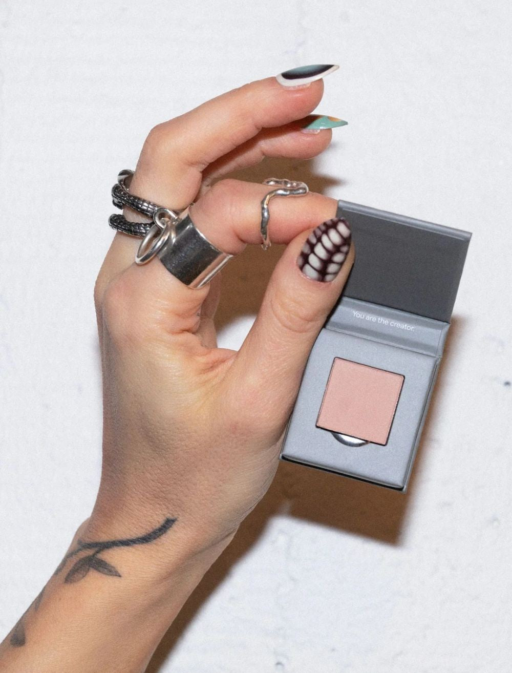 The Single - Friend zone - LH Cosmetics